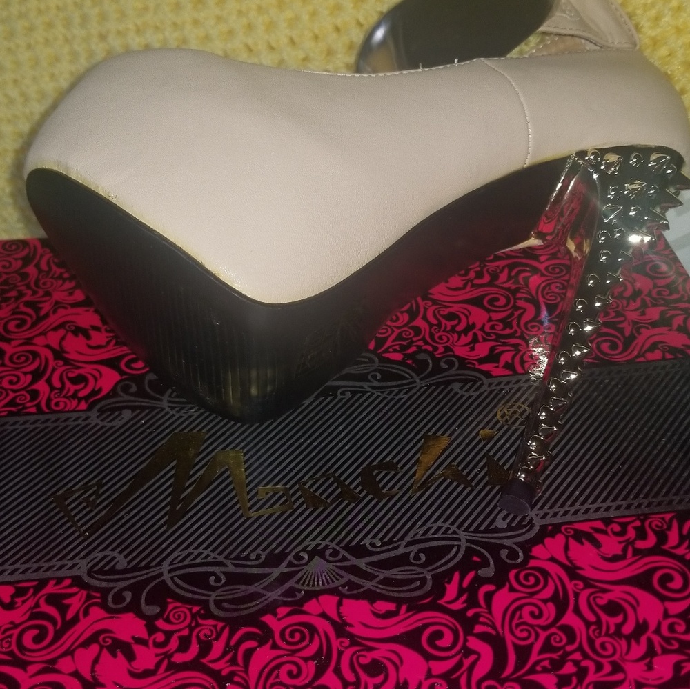 Shoes - Picture 3 of 4